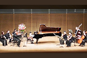 集合写真と演奏画像
